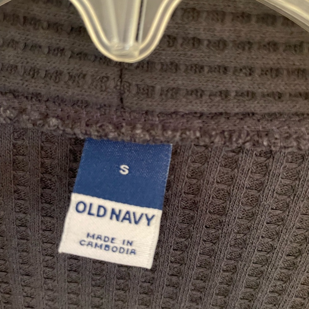 Old Navy Women’s Grey Waffle Robe - Picture 2 of 3